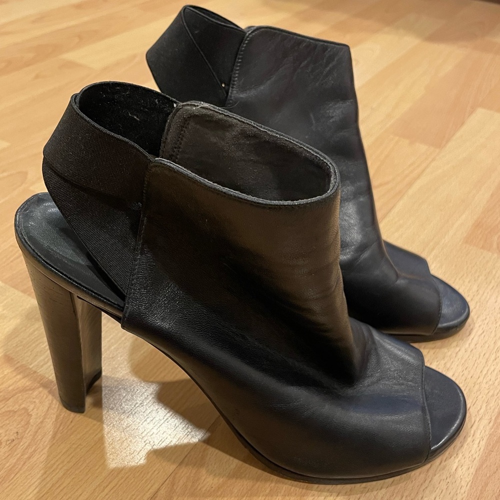 EUC Stuart Weitzman ‘HereItIs’ 4” Heeled Peep-Toe Booties, Black, Sz 9.5 Wn’s